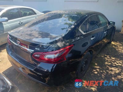 Czwarte zdjęcie samochodu z boku: 2017 NISSAN ALTIMA 2.5 SR VIN:1N4AL3AP8HC109220 - miniatura