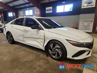 Czwarte zdjęcie samochodu z boku: 2025 HYUNDAI ELANTRA SEL SPORT VIN:KMHLM4DG0SU094582 - miniatura