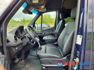 Zdjęcie 7 z 12 samochodu: 2024 MERCEDES-BENZ SPRINTER 2500 VIN:W1W4NCVYXRT175990 - miniatura