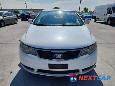 Piąte zdjęcie samochodu w środku: 2011 KIA FORTE EX VIN:KNAFU4A29B5403841 - miniatura