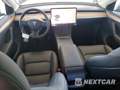 Zdjęcie 8 z 13 samochodu: 2025 TESLA MODEL Y VIN:7SAYGDEE1SA360036 - miniatura