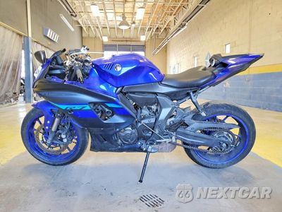 Trzecie zdjęcie samochodu z tyłu: 2024 YAMAHA YZFR7 VIN:JYARM38E6RA010337 - miniatura