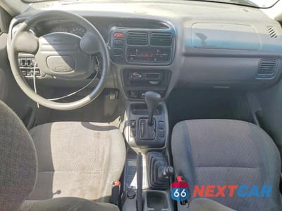 Zdjęcie 8 z 13 samochodu: 2000 CHEVROLET TRACKER VIN:2CNBJ13C0Y6939603 - miniatura