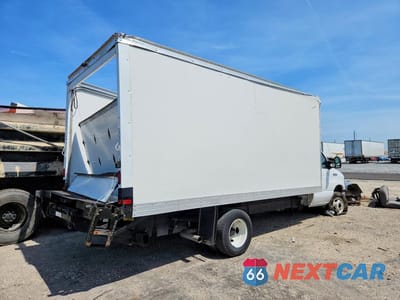 Trzecie zdjęcie samochodu z tyłu: 2023 FORD ECONOLINE E450 SUPER DUTY CUTAWAY VAN VIN:1FDXE4FN3PDD21622 - miniatura