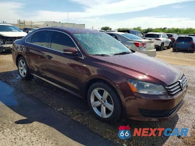 Czwarte zdjęcie samochodu z boku: 2014 VOLKSWAGEN PASSAT S VIN:1VWAT7A32EC054836 - miniatura