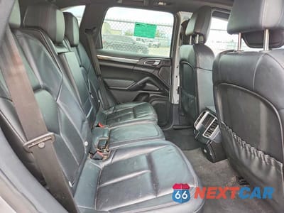 Zdjęcie 11 z 13 samochodu: 2011 PORSCHE CAYENNE S VIN:WP1AB2A29BLA48445 - miniatura