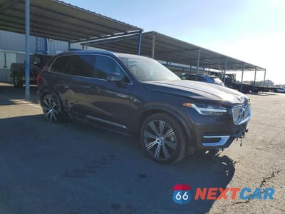 Czwarte zdjęcie samochodu z boku: 2024 VOLVO XC90 PLUS VIN:YV4L12PE7R1235703 - miniatura