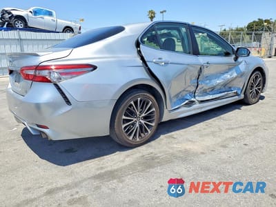 Trzecie zdjęcie samochodu z tyłu: 2018 TOYOTA CAMRY SE VIN:JTNB11HK8J3047385 - miniatura