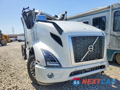 2026 VOLVO VNR SEMI TRUCK 4V4WC9DH5TN713574 - główne zdjęcie licytacji z USA - miniatura