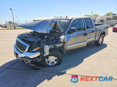 2006 GMC NEW SIERRA K1500 2GTEK13T261160308 - główne zdjęcie licytacji z USA - miniatura