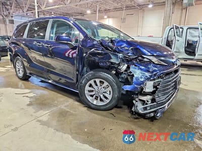 Czwarte zdjęcie samochodu z boku: 2024 TOYOTA SIENNA XLE VIN:5TDYRKEC1RS215663 - miniatura