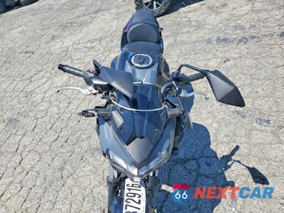 Piąte zdjęcie samochodu w środku: 2025 KAWASAKI ER650 P VIN:ML5EREP14SDAD6883 - miniatura