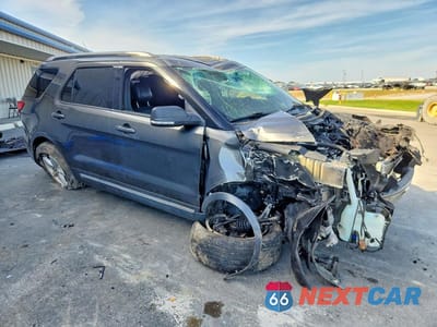 Czwarte zdjęcie samochodu z boku: 2019 FORD EXPLORER XLT VIN:1FM5K7D89KGA09360 - miniatura