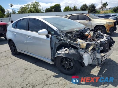 Czwarte zdjęcie samochodu z boku: 2015 TOYOTA PRIUS TWO VIN:JTDKN3DU5F0480151 - miniatura