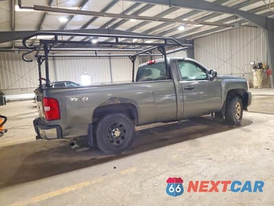 Trzecie zdjęcie samochodu z tyłu: 2011 CHEVROLET SILVERADO K1500 VIN:1GCNKPEX4BZ236504 - miniatura