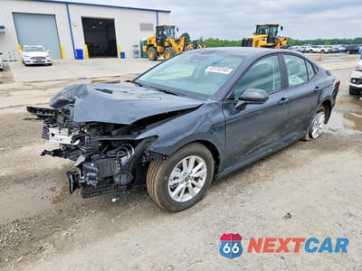 2026 TOYOTA CAMRY LE 4T1DAACKXTU703986 - główne zdjęcie licytacji z USA - miniatura