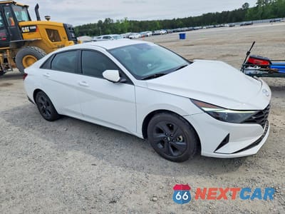 Czwarte zdjęcie samochodu z boku: 2023 HYUNDAI ELANTRA SEL VIN:5NPLM4AG2PH105804 - miniatura
