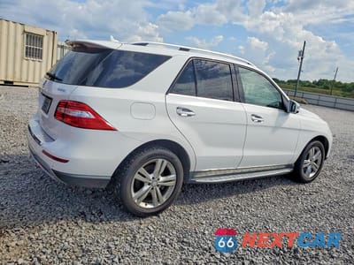 Trzecie zdjęcie samochodu z tyłu: 2015 MERCEDES-BENZ ML 350 4MATIC VIN:4JGDA5HB5FA505418 - miniatura