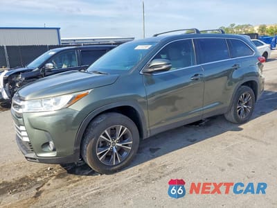 2019 TOYOTA HIGHLANDER LE PLUS 5TDZZRFH1KS333290 - główne zdjęcie licytacji z USA - miniatura