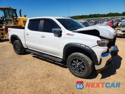 Czwarte zdjęcie samochodu z boku: 2019 CHEVROLET SILVERADO K1500 LT VIN:1GCUYDED5KZ120209 - miniatura