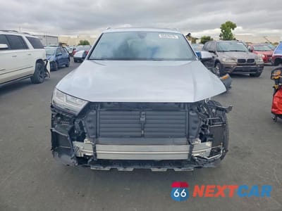 Piąte zdjęcie samochodu w środku: 2018 AUDI Q7 PREMIUM PLUS VIN:WA1LAAF71JD014143 - miniatura