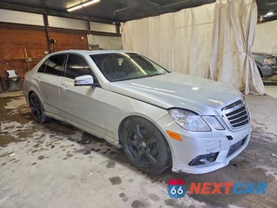 Czwarte zdjęcie samochodu z boku: 2011 MERCEDES-BENZ E 350 4MATIC VIN:WDDHF8HB2BA425499 - miniatura