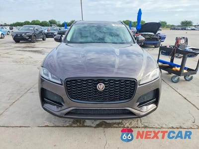 Piąte zdjęcie samochodu w środku: 2023 JAGUAR F-PACE S VIN:SADCJ2EX4PA705355 - miniatura
