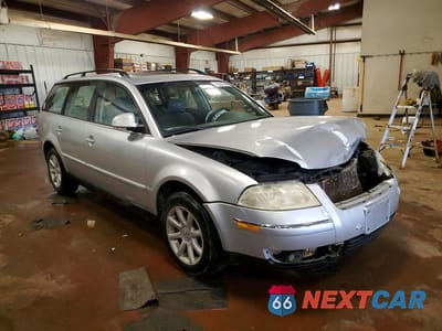 Czwarte zdjęcie samochodu z boku: 2004 VOLKSWAGEN PASSAT GLS VIN:WVWVD63B44E296238 - miniatura
