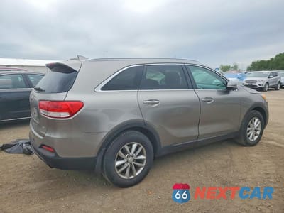 Trzecie zdjęcie samochodu z tyłu: 2016 KIA SORENTO LX VIN:5XYPG4A3XGG049186 - miniatura