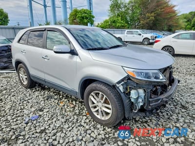 Czwarte zdjęcie samochodu z boku: 2014 KIA SORENTO LX VIN:5XYKTCA68EG538533 - miniatura