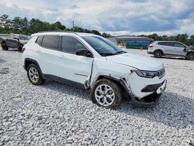Czwarte zdjęcie samochodu z boku: 2025 JEEP COMPASS LATITUDE VIN:3C4NJDBN6ST554443 - miniatura