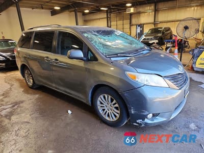 Czwarte zdjęcie samochodu z boku: 2011 TOYOTA SIENNA XLE 8-PASSENGER VIN:5TDYK3DC1BS065734 - miniatura