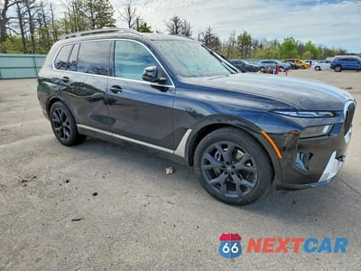 Czwarte zdjęcie samochodu z boku: 2025 BMW X7 XDRIVE40I VIN:5UX23EM09S9Z32573 - miniatura