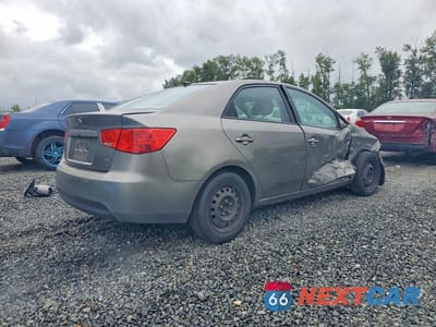 Trzecie zdjęcie samochodu z tyłu: 2010 KIA FORTE EX VIN:KNAFU4A2XA5809660 - miniatura