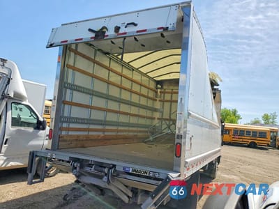 Trzecie zdjęcie samochodu z tyłu: 2023 ISUZU NPR HD BOX TRUCK VIN:54DC4W1D7PS202351 - miniatura