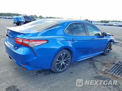 Trzecie zdjęcie samochodu z tyłu: 2018 TOYOTA CAMRY SE VIN:4T1B11HK4JU081155 - miniatura