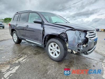 Czwarte zdjęcie samochodu z boku: 2013 TOYOTA HIGHLANDER SE VIN:5TDZK3EHXDS101969 - miniatura