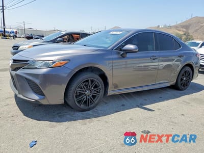 2018 TOYOTA CAMRY SE 4T1B11HK8JU114612 - główne zdjęcie licytacji z USA - miniatura