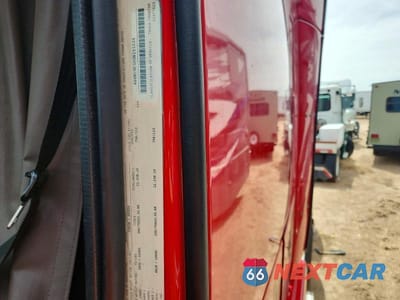 Zdjęcie 10 z 10 samochodu: 2016 VOLVO VNL SEMI TRUCK VIN:4V4NC9EG0GN191024 - miniatura