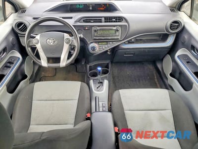 Zdjęcie 8 z 12 samochodu: 2013 TOYOTA PRIUS C TWO VIN:JTDKDTB39D1545572 - miniatura