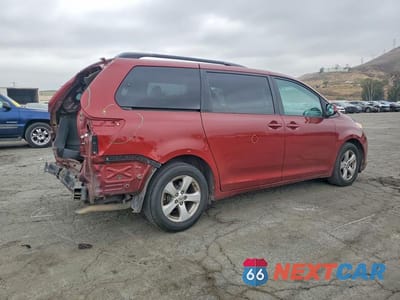 Trzecie zdjęcie samochodu z tyłu: 2017 TOYOTA SIENNA LE VIN:5TDKZ3DC3HS880561 - miniatura