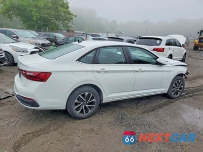 Trzecie zdjęcie samochodu z tyłu: 2025 VOLKSWAGEN JETTA S VIN:3VW5X7BU0SM070900 - miniatura