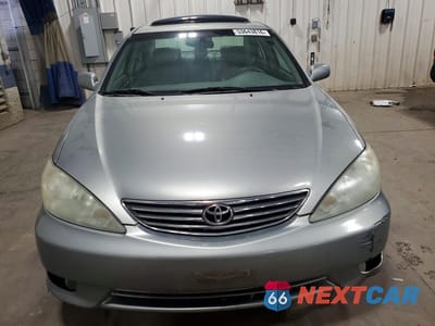 Piąte zdjęcie samochodu w środku: 2005 TOYOTA CAMRY XLE VIN:4T1BE30K35U538023 - miniatura