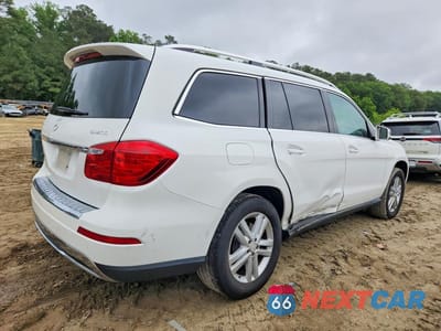 Trzecie zdjęcie samochodu z tyłu: 2016 MERCEDES-BENZ GL 450 4MATIC VIN:4JGDF6EE1GA667103 - miniatura
