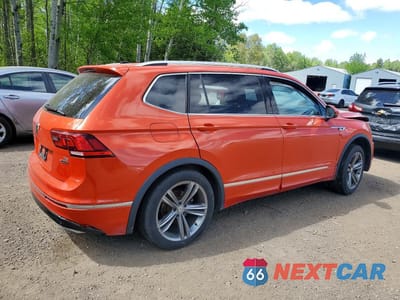 Trzecie zdjęcie samochodu z tyłu: 2018 VOLKSWAGEN TIGUAN SEL PREMIUM VIN:3VV4B7AX4JM192930 - miniatura