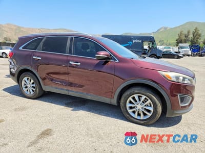 Czwarte zdjęcie samochodu z boku: 2016 KIA SORENTO LX VIN:5XYPG4A36GG125583 - miniatura