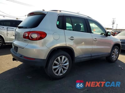 Trzecie zdjęcie samochodu z tyłu: 2011 VOLKSWAGEN TIGUAN S VIN:WVGAV7AX0BW503002 - miniatura
