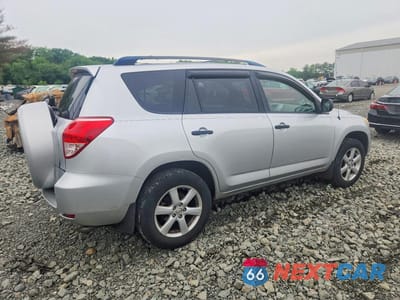 Trzecie zdjęcie samochodu z tyłu: 2006 TOYOTA RAV4 BASE VIN:JTMZD33V766006842 - miniatura