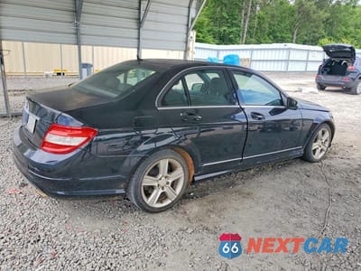 Trzecie zdjęcie samochodu z tyłu: 2011 MERCEDES-BENZ C VIN:WDDGF5EBXBF653011 - miniatura