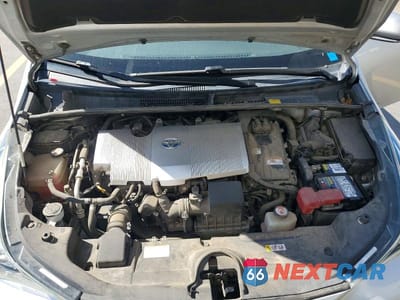 Zdjęcie 11 z 12 samochodu: 2017 TOYOTA PRIUS THREE VIN:JTDKARFU4H3049569 - miniatura